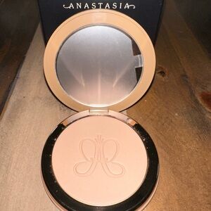 Anastasia Beverly Hills Smooth Blur Bronzer